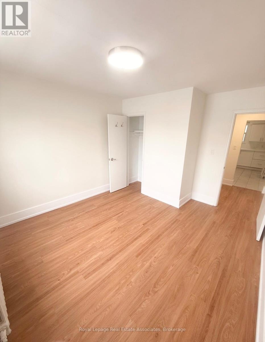 3 - 237 Lakeshore Road E, Mississauga, Ontario  L5G 1G8 - Photo 8 - W12783886