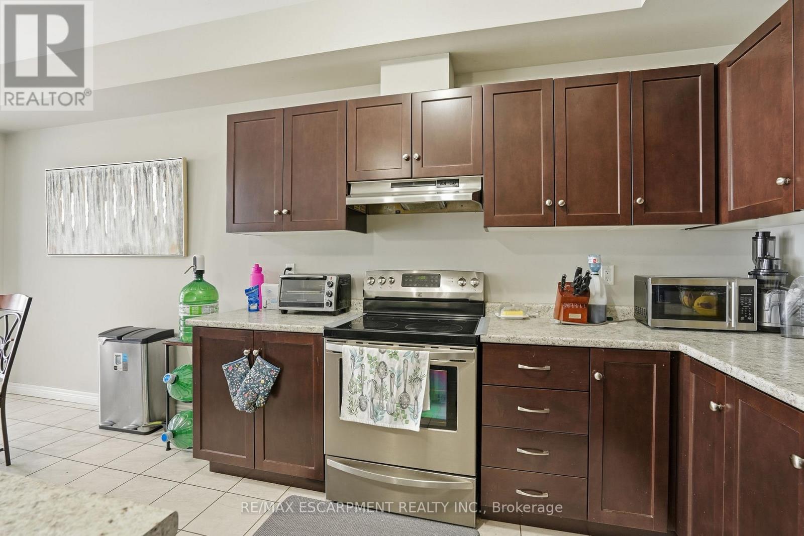 6 - 7 Lakelawn Road, Grimsby, Ontario  L3M 0E9 - Photo 11 - X12783786