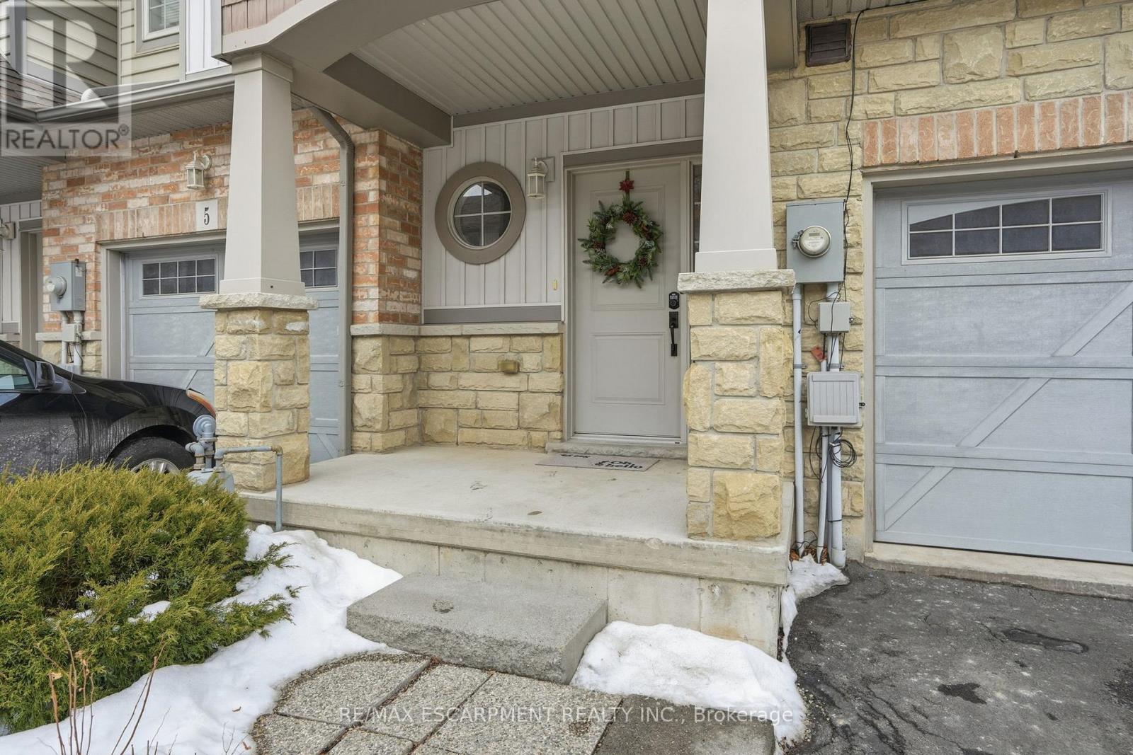 6 - 7 Lakelawn Road, Grimsby, Ontario  L3M 0E9 - Photo 2 - X12783786