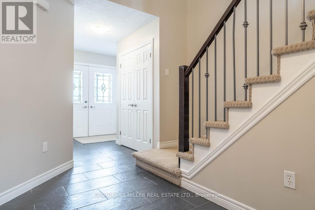 19 Henderson Drive, Guelph, Ontario  N1E 0A1 - Photo 3 - X12783812