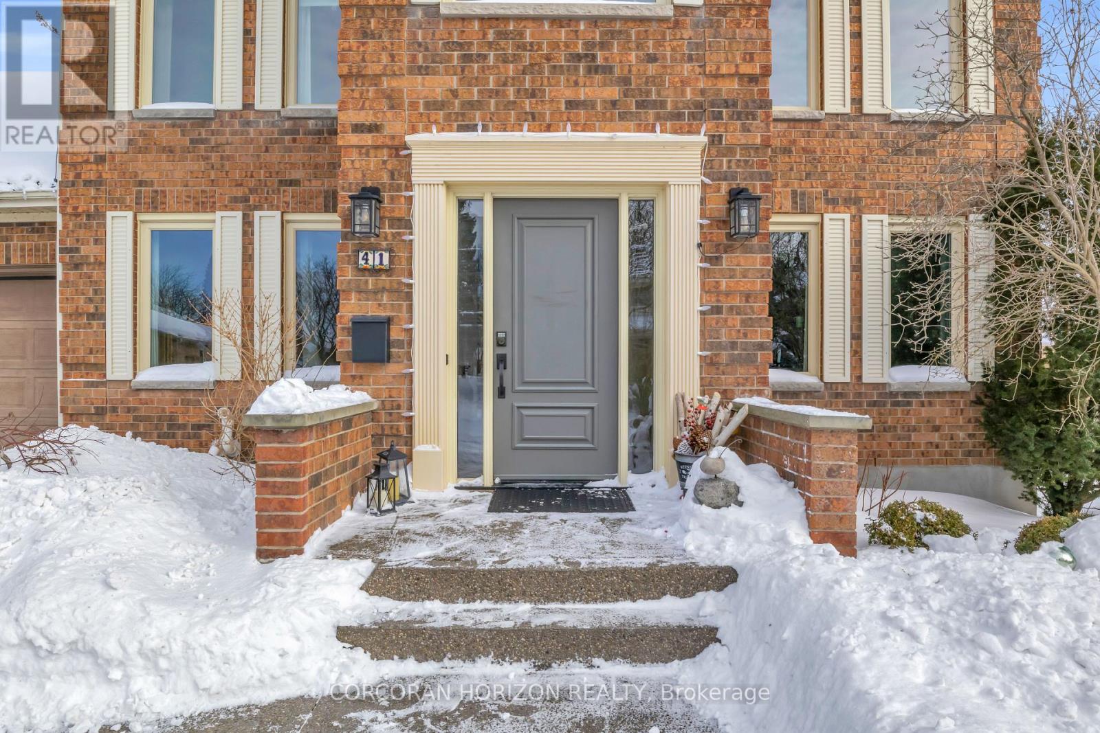 41 Tinatawa Court, Kitchener, Ontario  N2A 3G9 - Photo 2 - X12783892