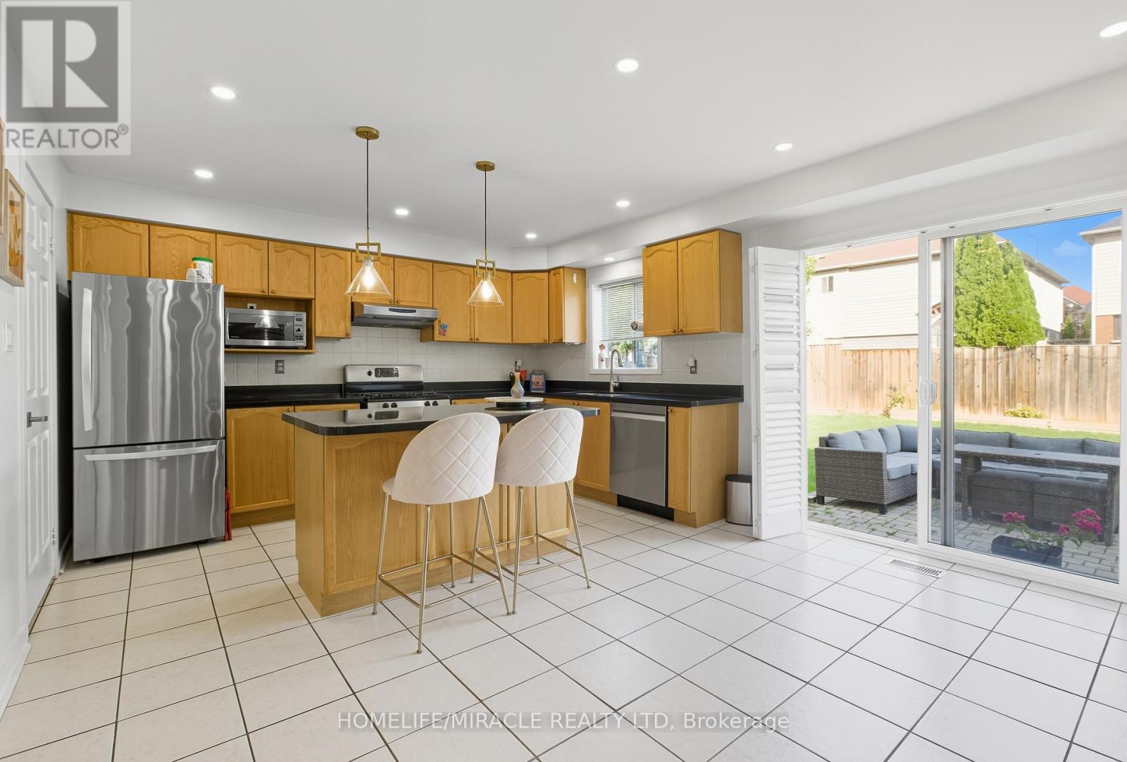 12 Robert Attersley Drive E, Whitby, Ontario  L1R 3E3 - Photo 8 - E12783708