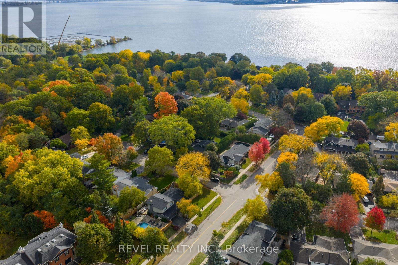 134 Fairwood Place W, Burlington, Ontario  L7T 4B6 - Photo 48 - W12765254