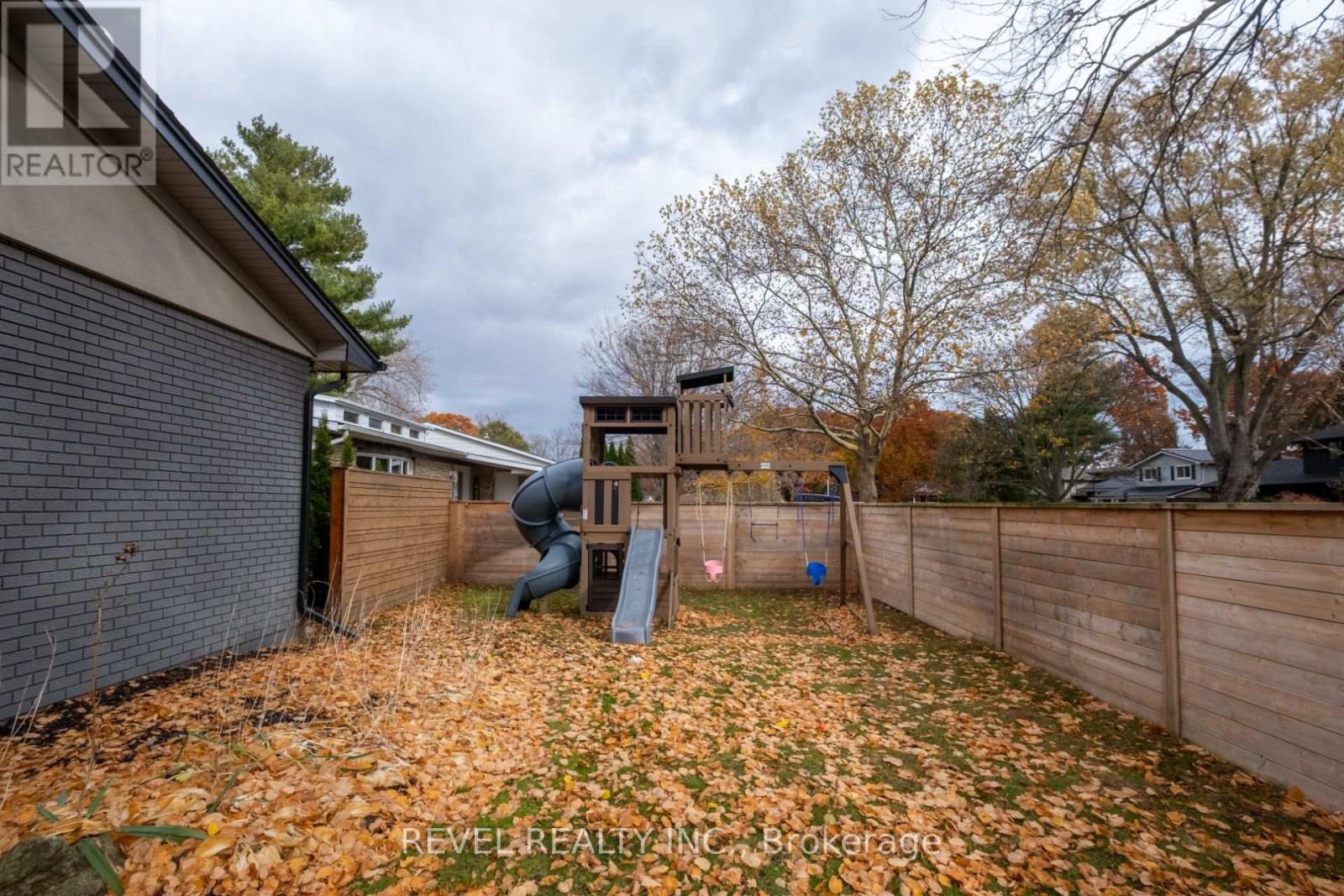 134 Fairwood Place W, Burlington, Ontario  L7T 4B6 - Photo 45 - W12765254