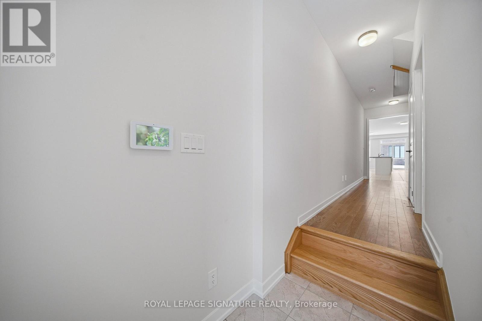 1201 Dartmouth Crescent, Oakville, Ontario  L6H 8C3 - Photo 3 - W12782998