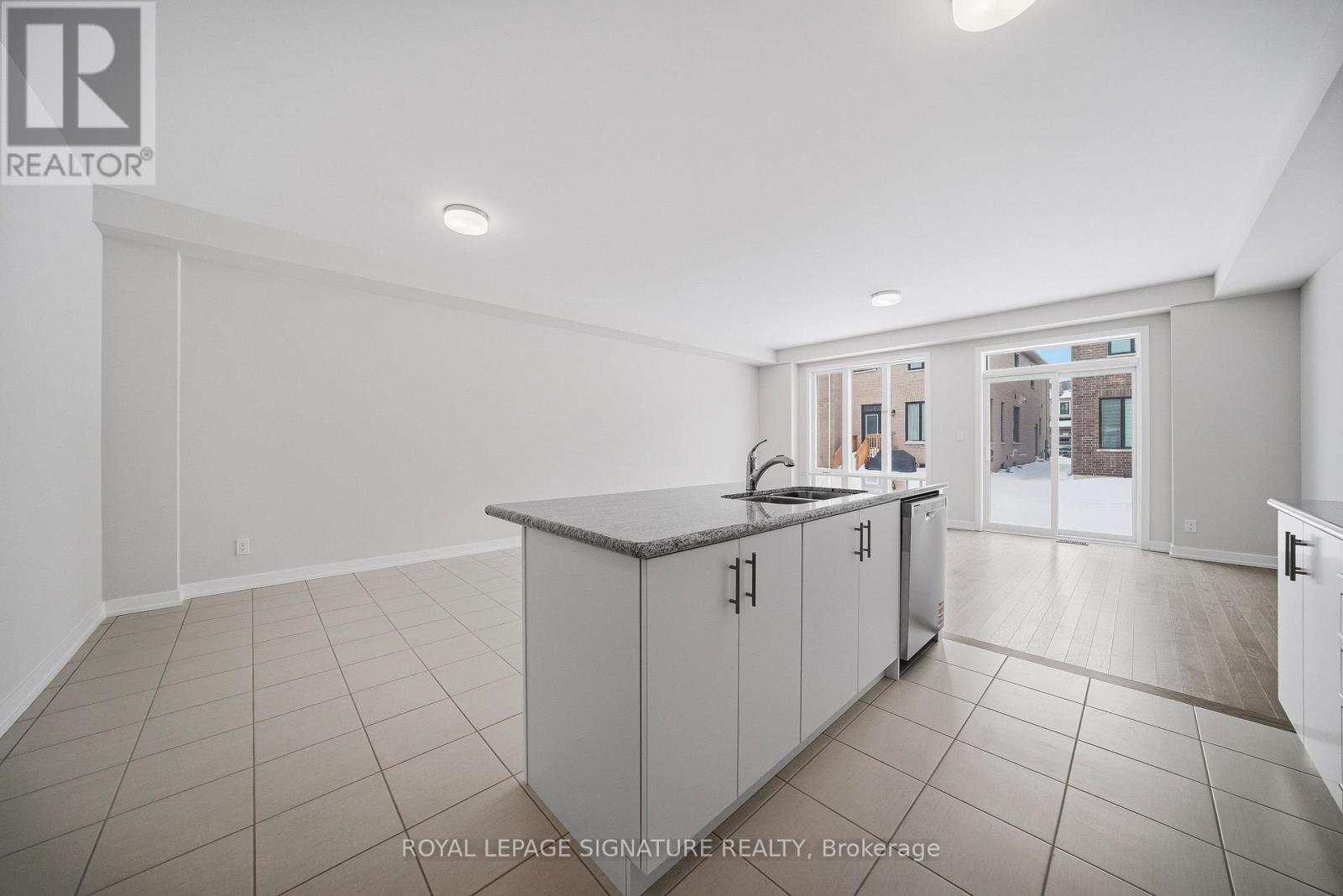 1201 Dartmouth Crescent, Oakville, Ontario  L6H 8C3 - Photo 8 - W12782998