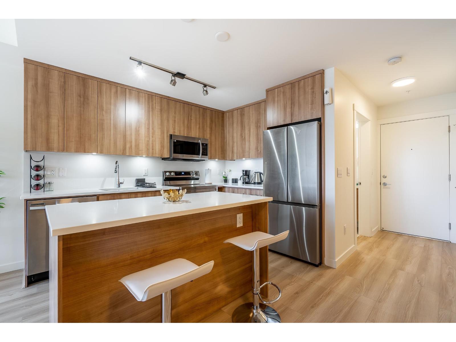 305 5420 208 Street, Langley, British Columbia  V3A 2J9 - Photo 2 - R3089216