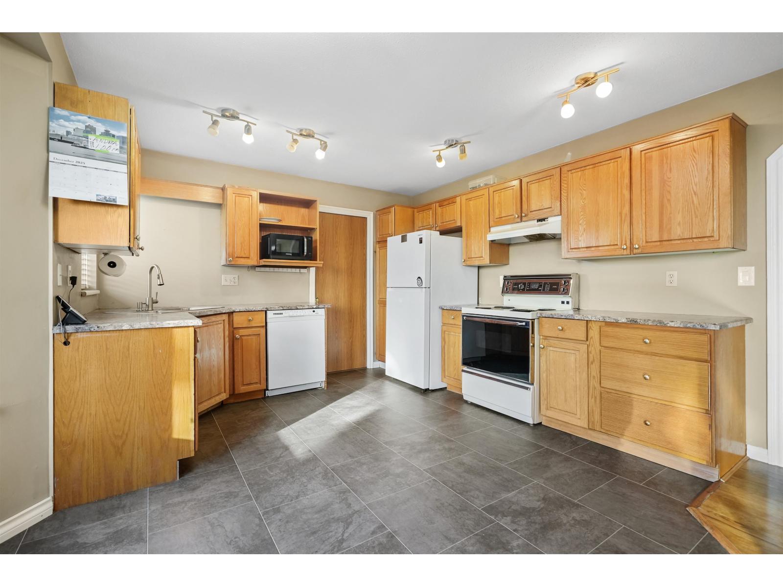 126 10584 153 Street, Surrey, British Columbia  V3R 9V1 - Photo 3 - R3089411