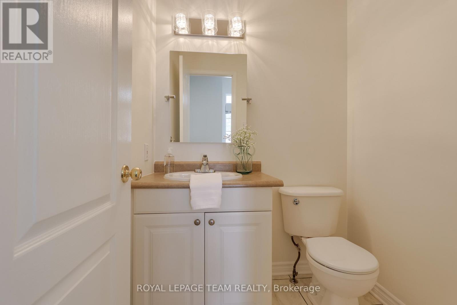 7 Manorgate Place, Ottawa, Ontario  K2G 6L3 - Photo 3 - X12783934