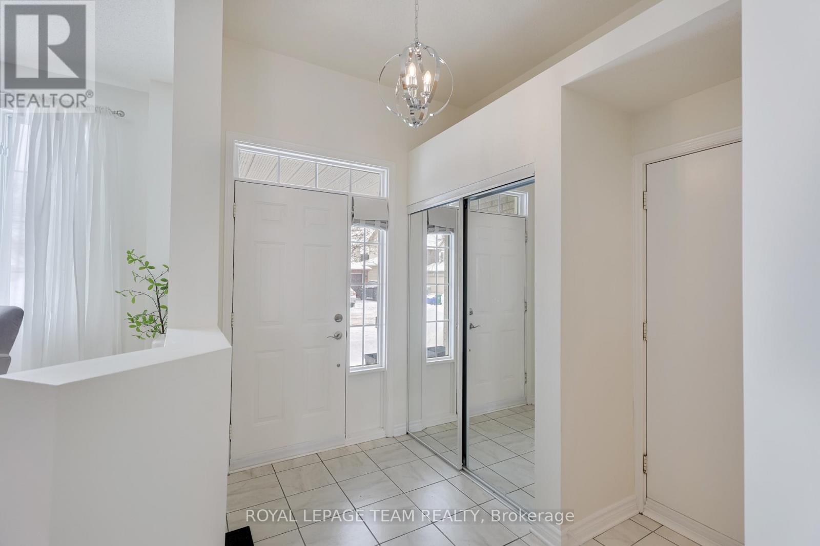 7 Manorgate Place, Ottawa, Ontario  K2G 6L3 - Photo 4 - X12783934