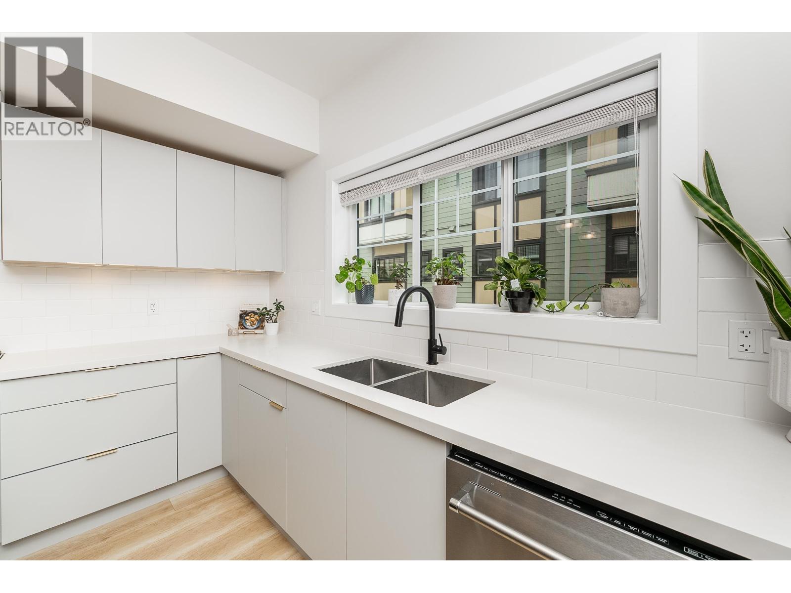 202 80 Elgin Street, Port Moody, British Columbia  V3H 0M6 - Photo 5 - R3089348