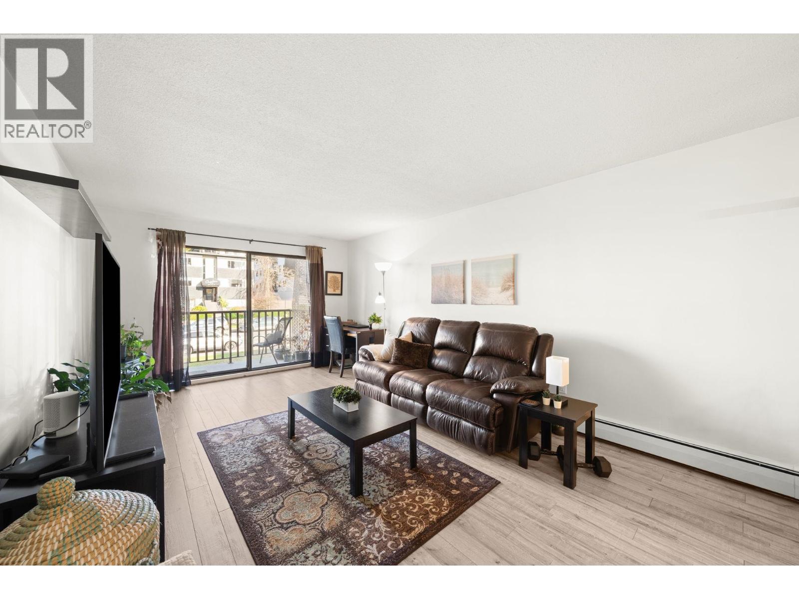 203 131 W 4th Street, North Vancouver, British Columbia  V7M 3C8 - Photo 4 - R3089397