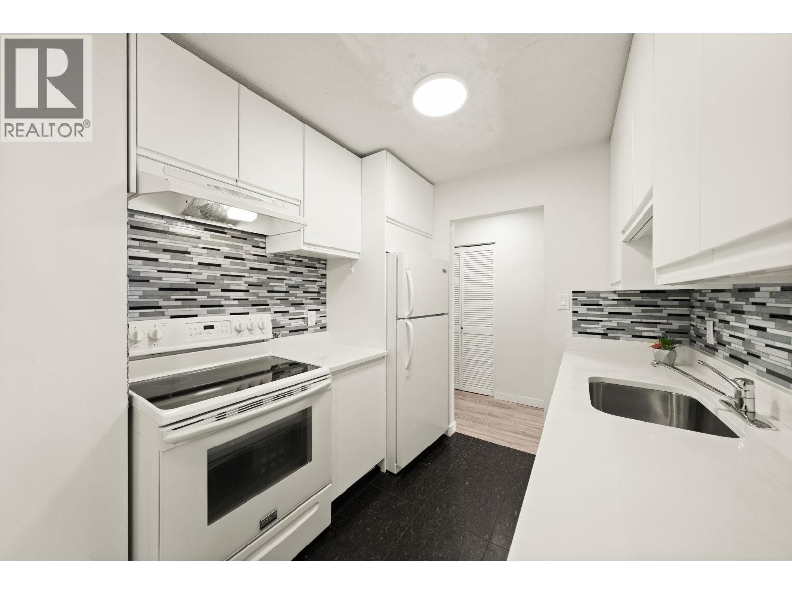 203 131 W 4th Street, North Vancouver, British Columbia  V7M 3C8 - Photo 6 - R3089397