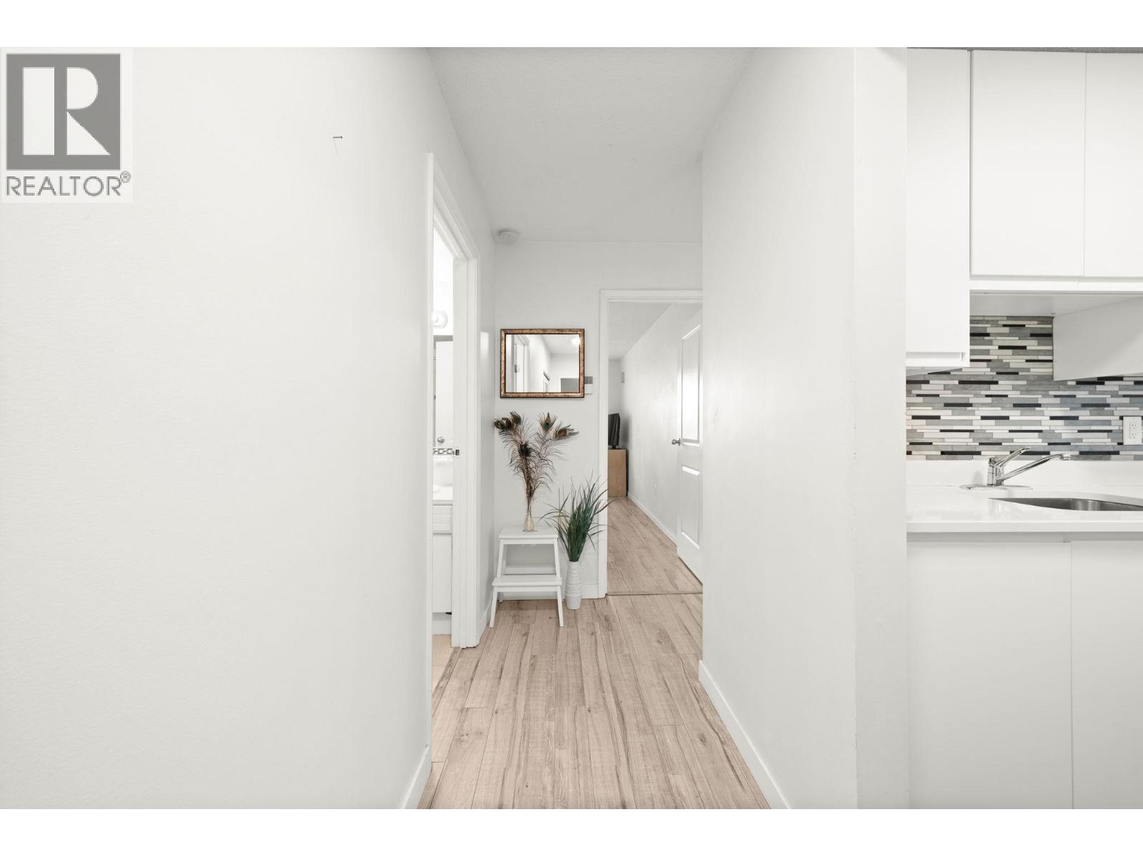 203 131 W 4th Street, North Vancouver, British Columbia  V7M 3C8 - Photo 7 - R3089397