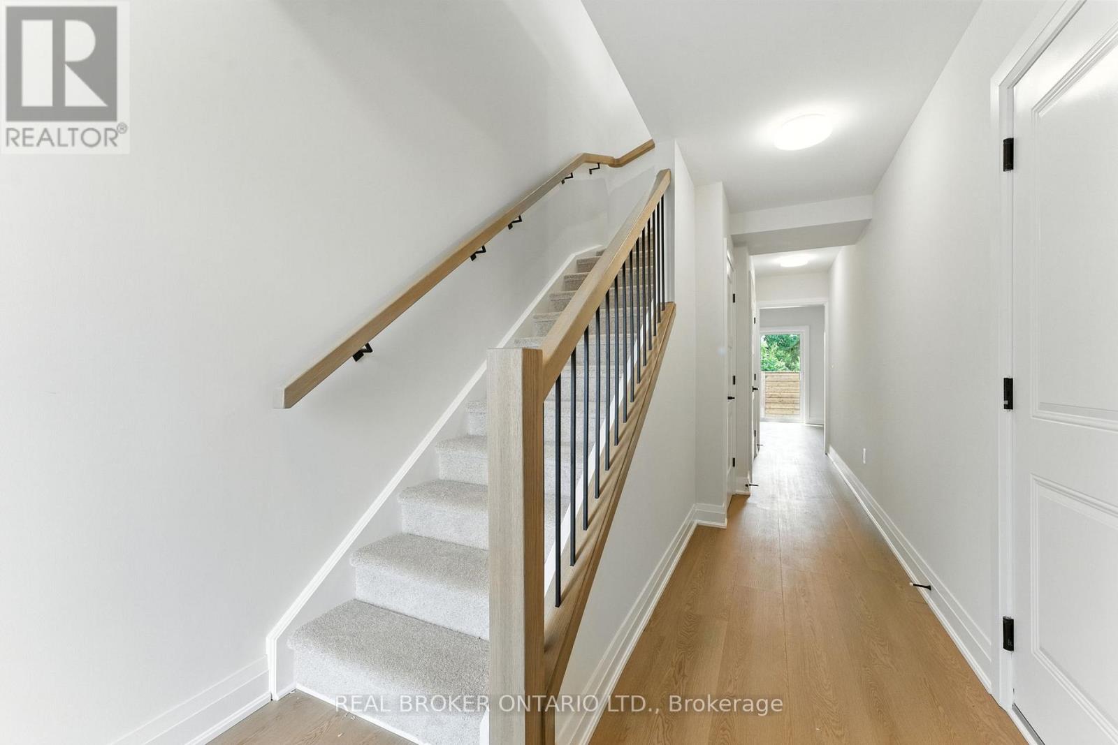 Unit 3 - 161 Fifth Avenue, Brant, Ontario  N3S 1A3 - Photo 5 - X12342963