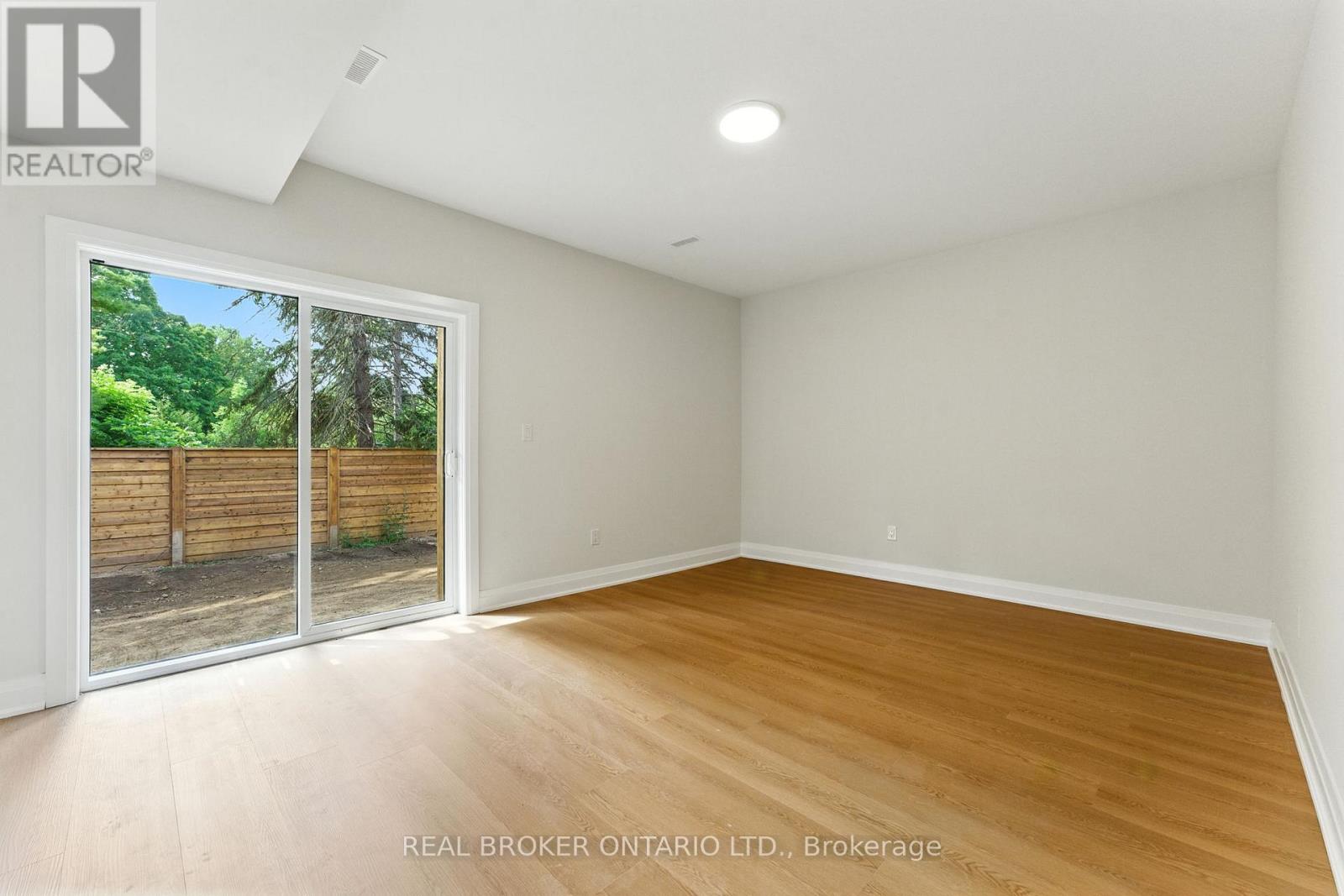 Unit 3 - 161 Fifth Avenue, Brant, Ontario  N3S 1A3 - Photo 6 - X12342963