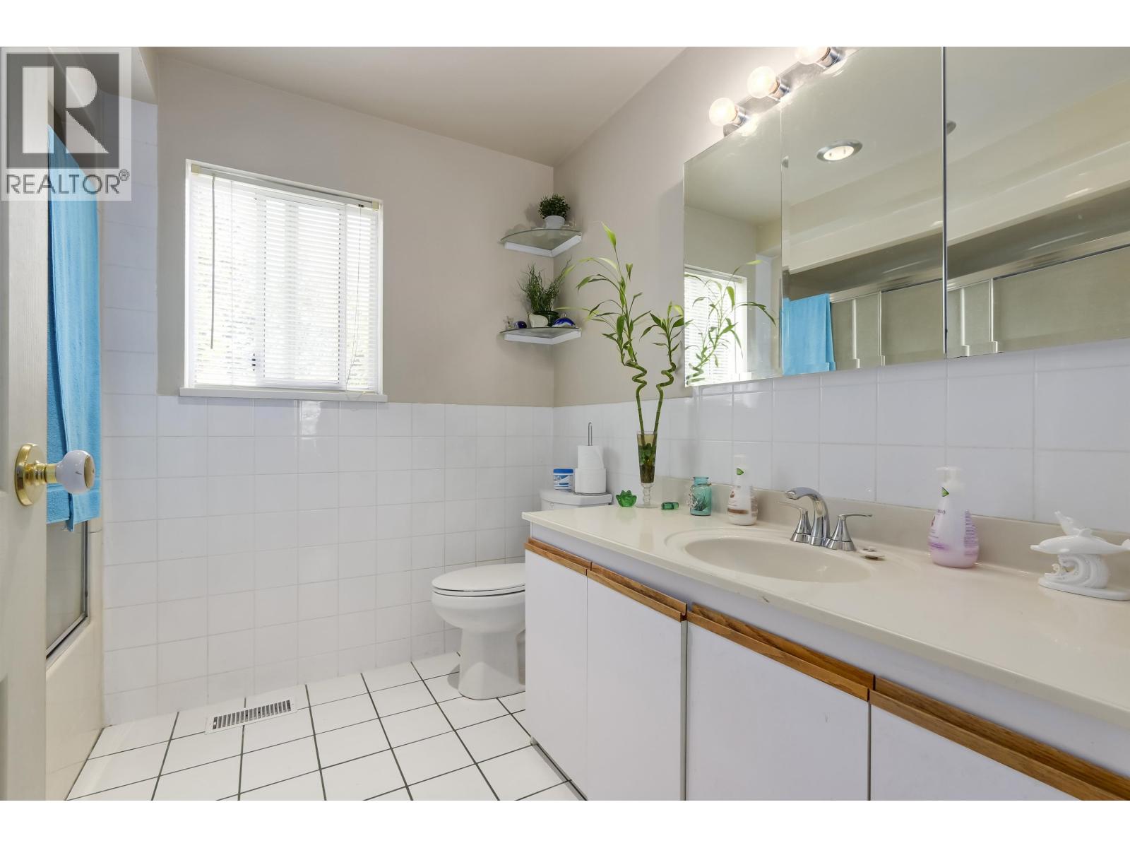 10640 Skagit Drive, Richmond, British Columbia  V7E 2A2 - Photo 7 - R3089386