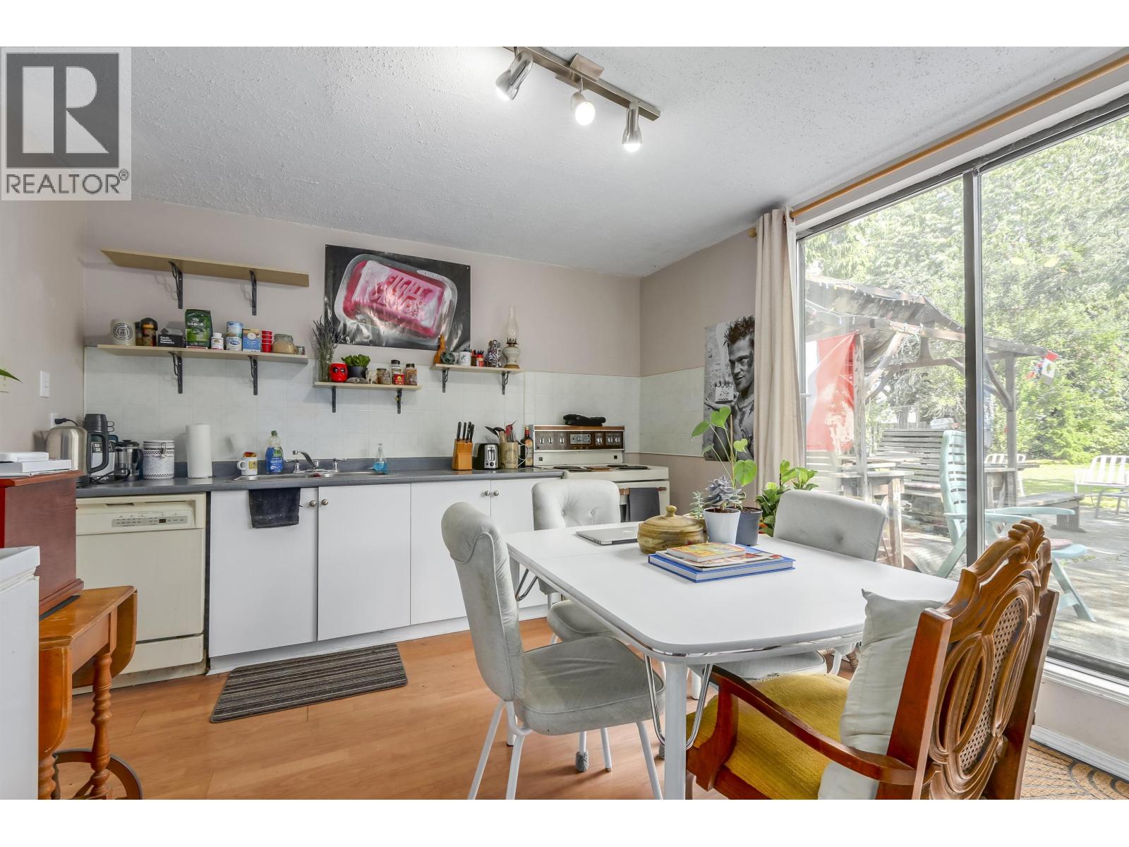 10640 Skagit Drive, Richmond, British Columbia  V7E 2A2 - Photo 9 - R3089386