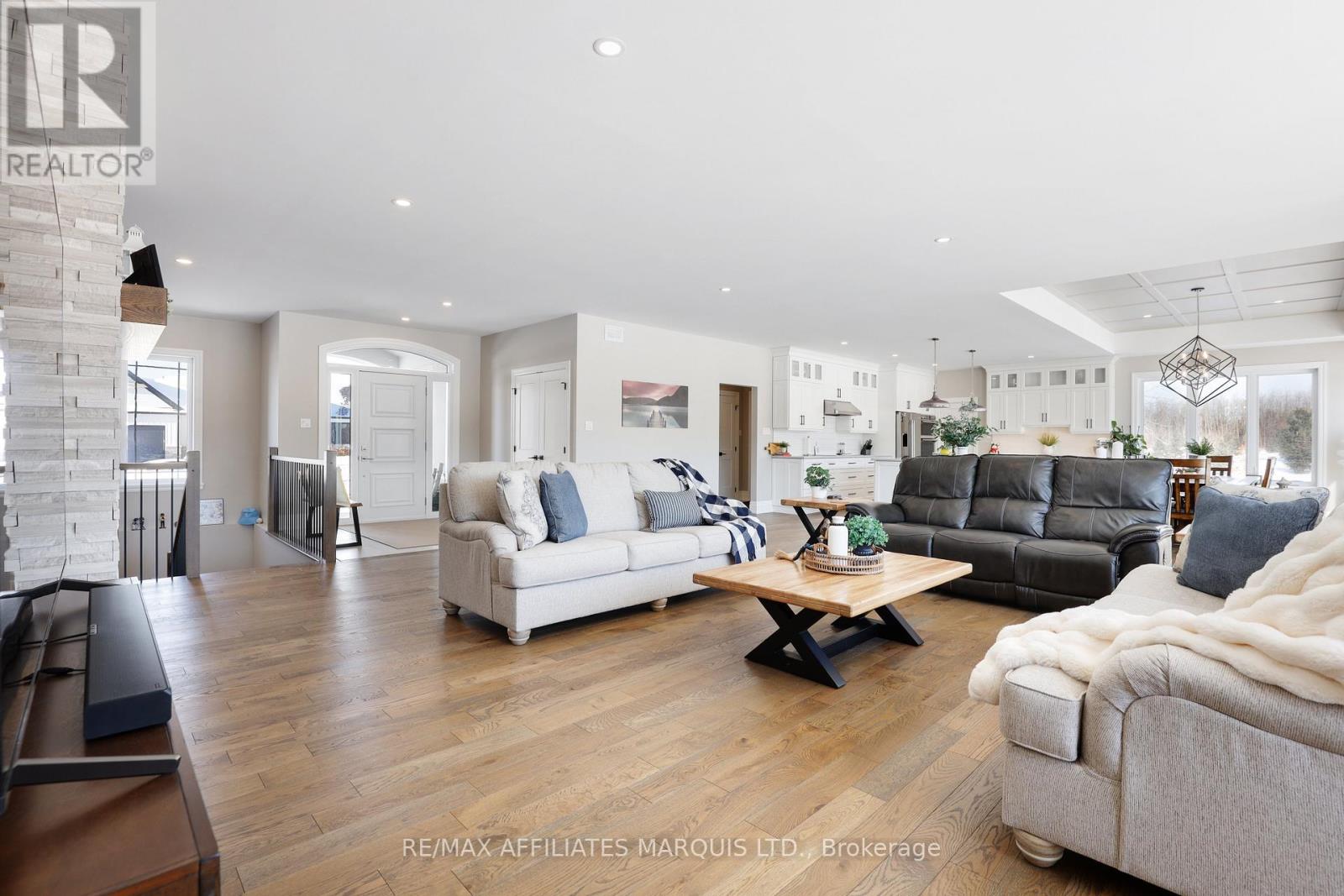 18150 St Laurent Boulevard, South Glengarry, Ontario  K6H 0G7 - Photo 7 - X12784058