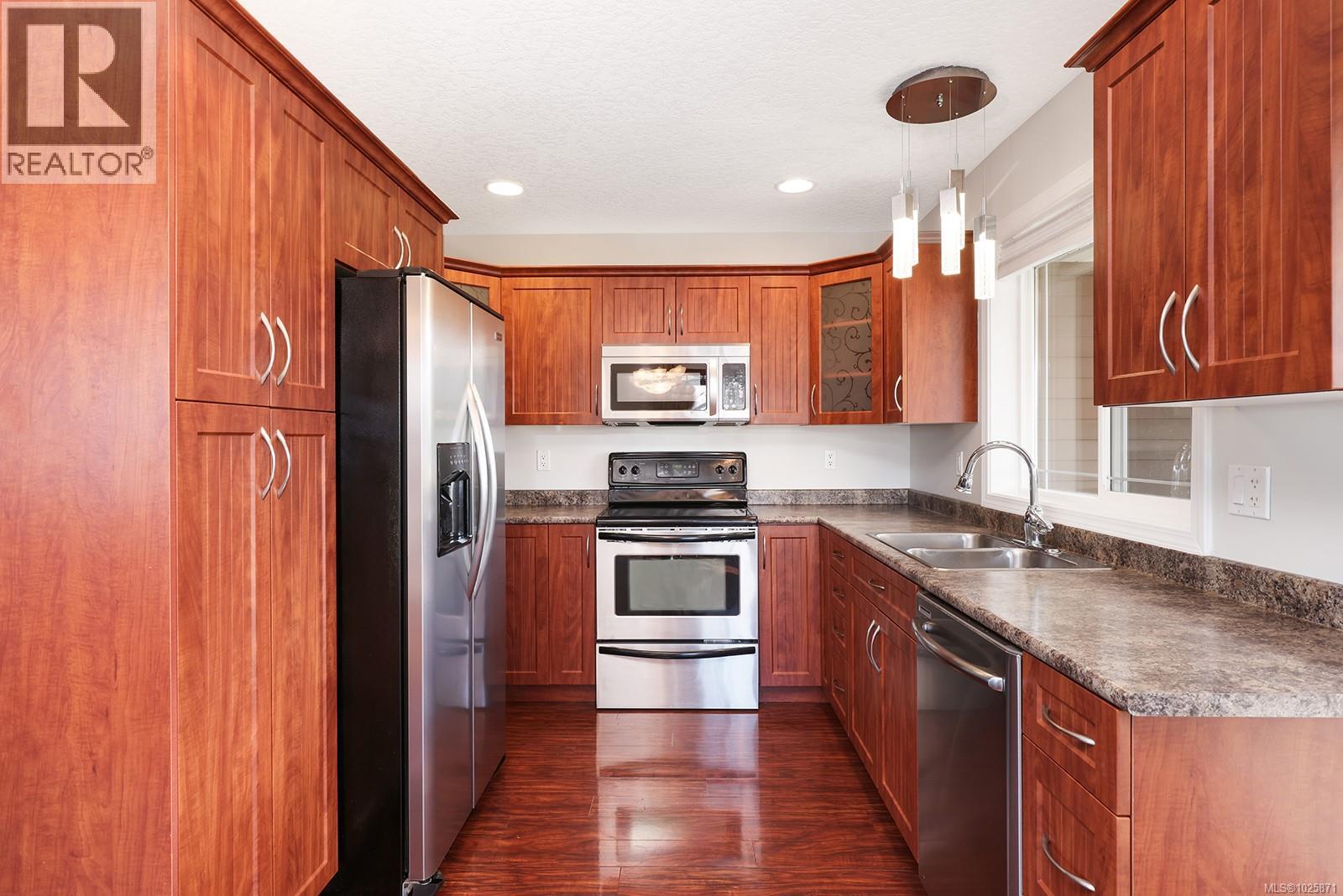 3367 First St, Cumberland, British Columbia  V0R 1S0 - Photo 11 - 1025871