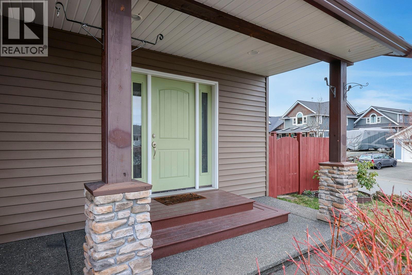 3367 First St, Cumberland, British Columbia  V0R 1S0 - Photo 3 - 1025871