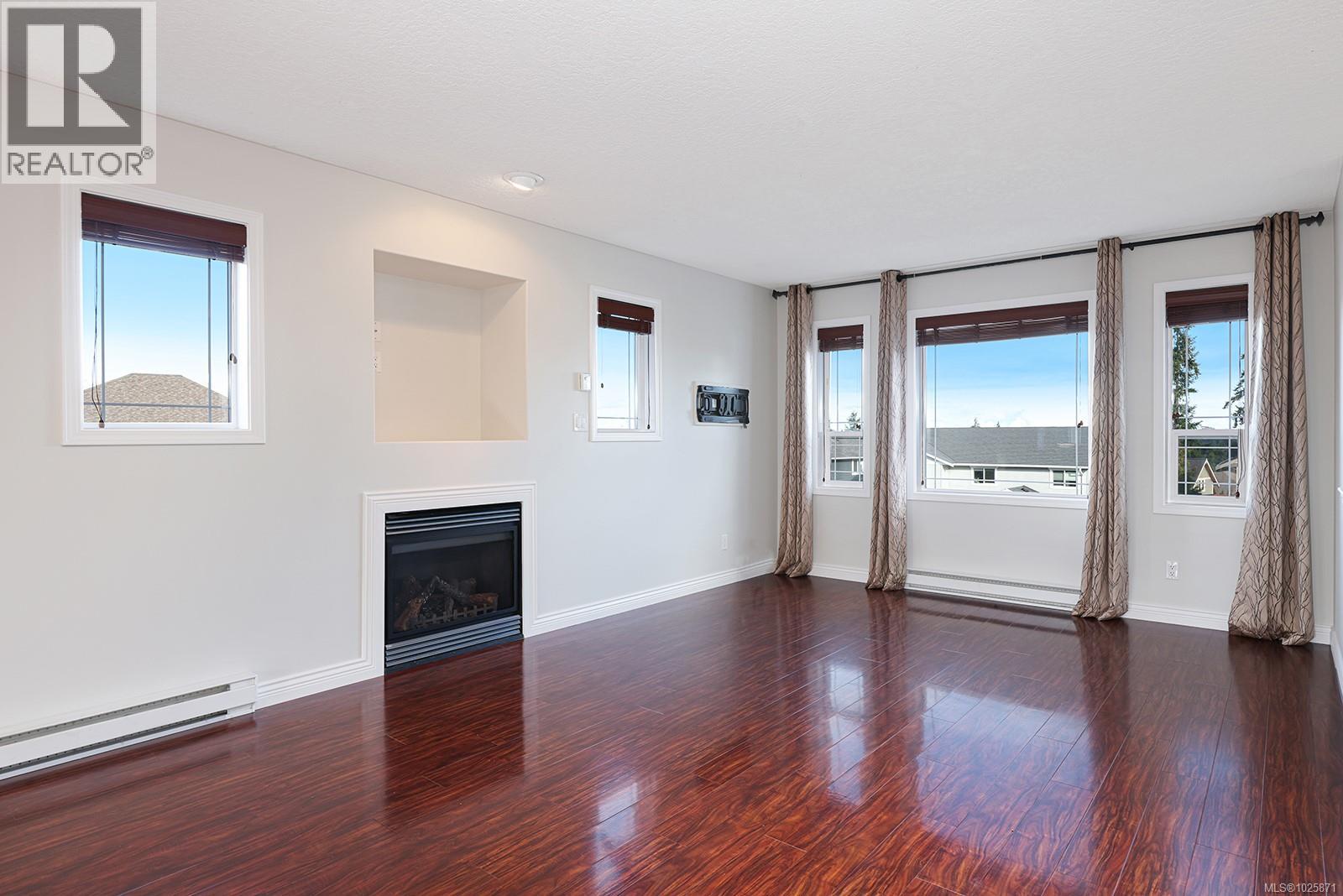 3367 First St, Cumberland, British Columbia  V0R 1S0 - Photo 6 - 1025871