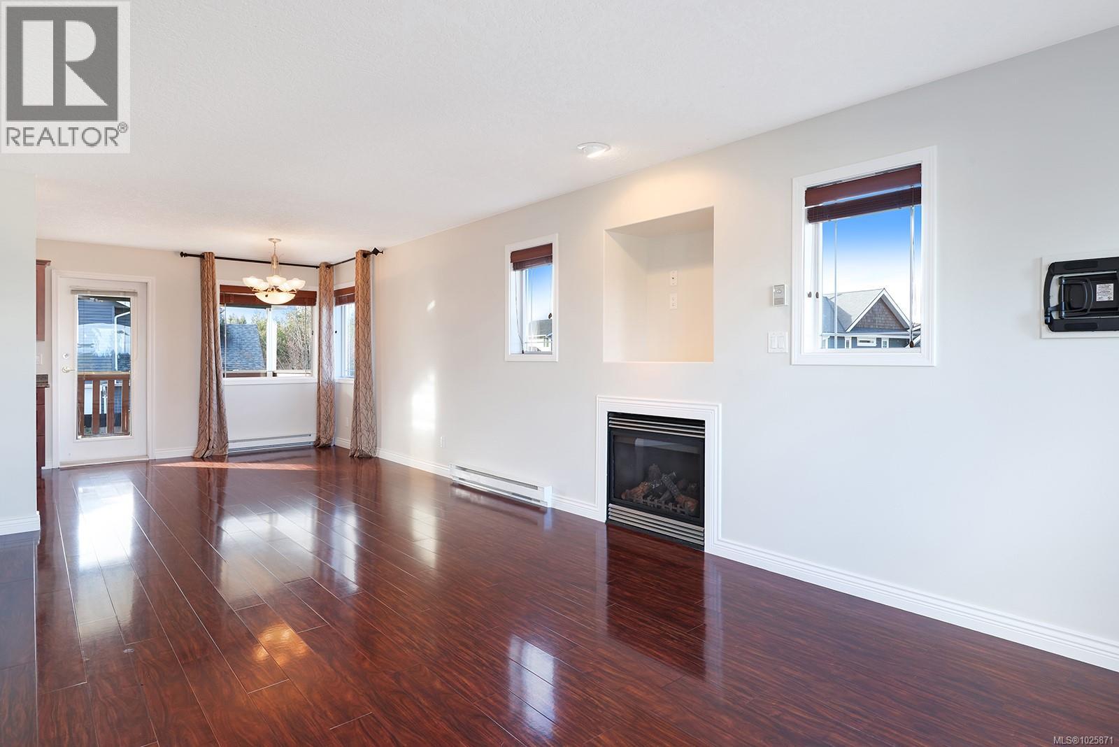 3367 First St, Cumberland, British Columbia  V0R 1S0 - Photo 7 - 1025871