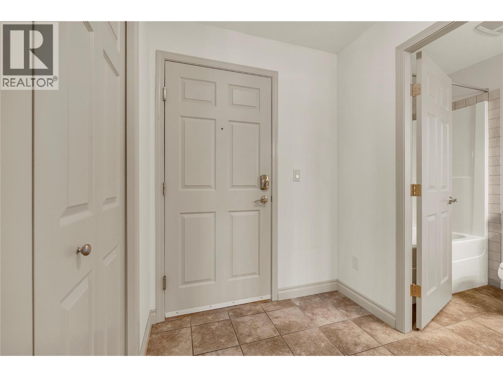 2113 Atkinson Street Unit# 705, Penticton, British Columbia  V2A 8R5 - Photo 3 - 10375806