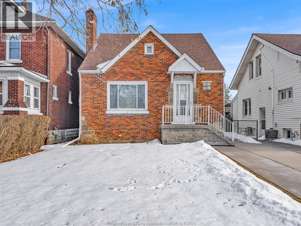 1082 Parent, Windsor, Ontario  N9A 2E5 - Photo 1 - 26003139