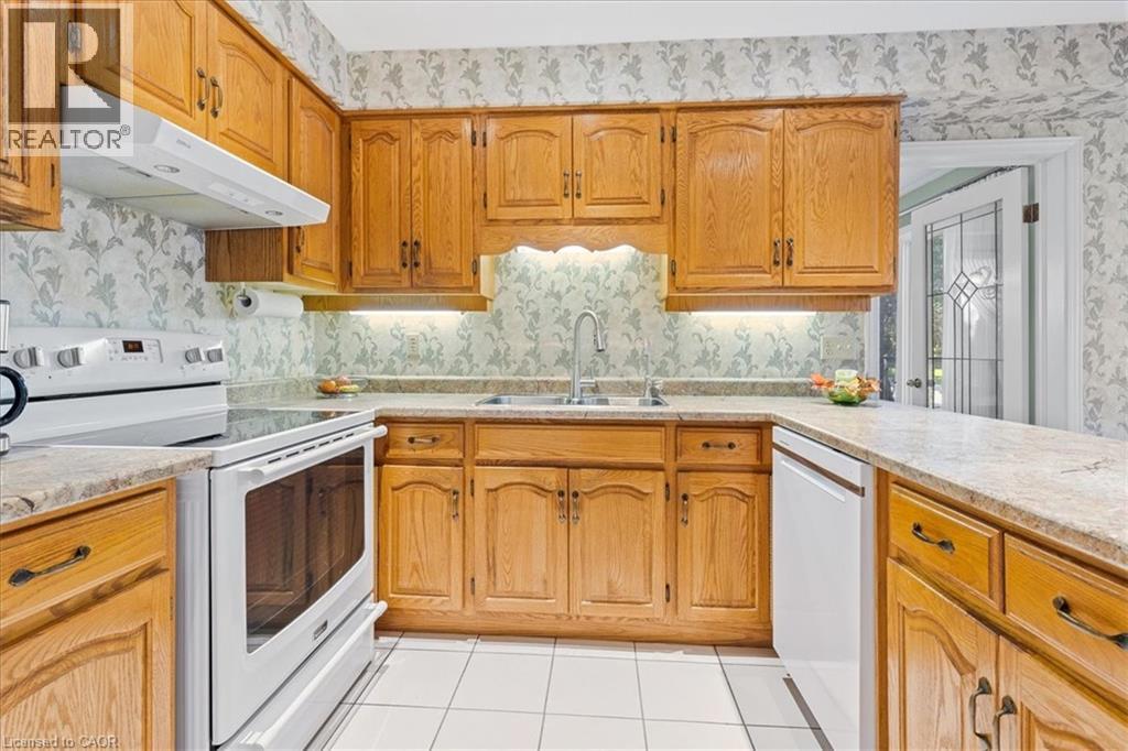 599 Stonebury Crescent, Waterloo, Ontario  N2K 3R2 - Photo 10 - 40804251