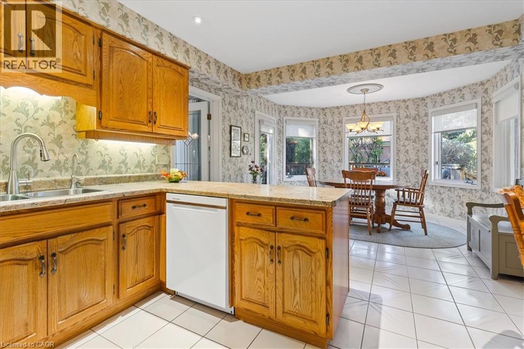 599 Stonebury Crescent, Waterloo, Ontario  N2K 3R2 - Photo 11 - 40804251