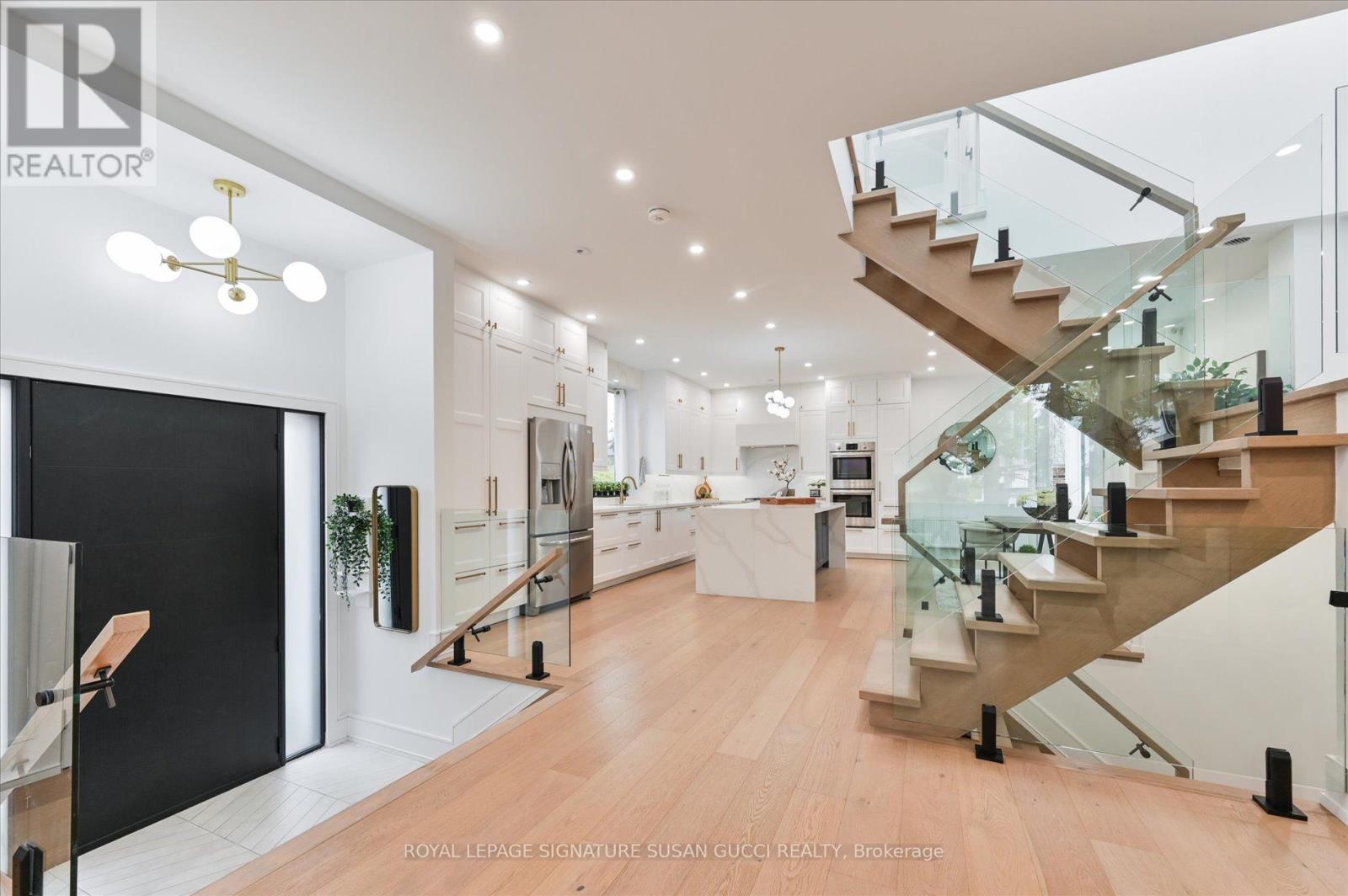 32 Treadway Boulevard, Toronto, Ontario  M4C 2Z7 - Photo 5 - E12783980