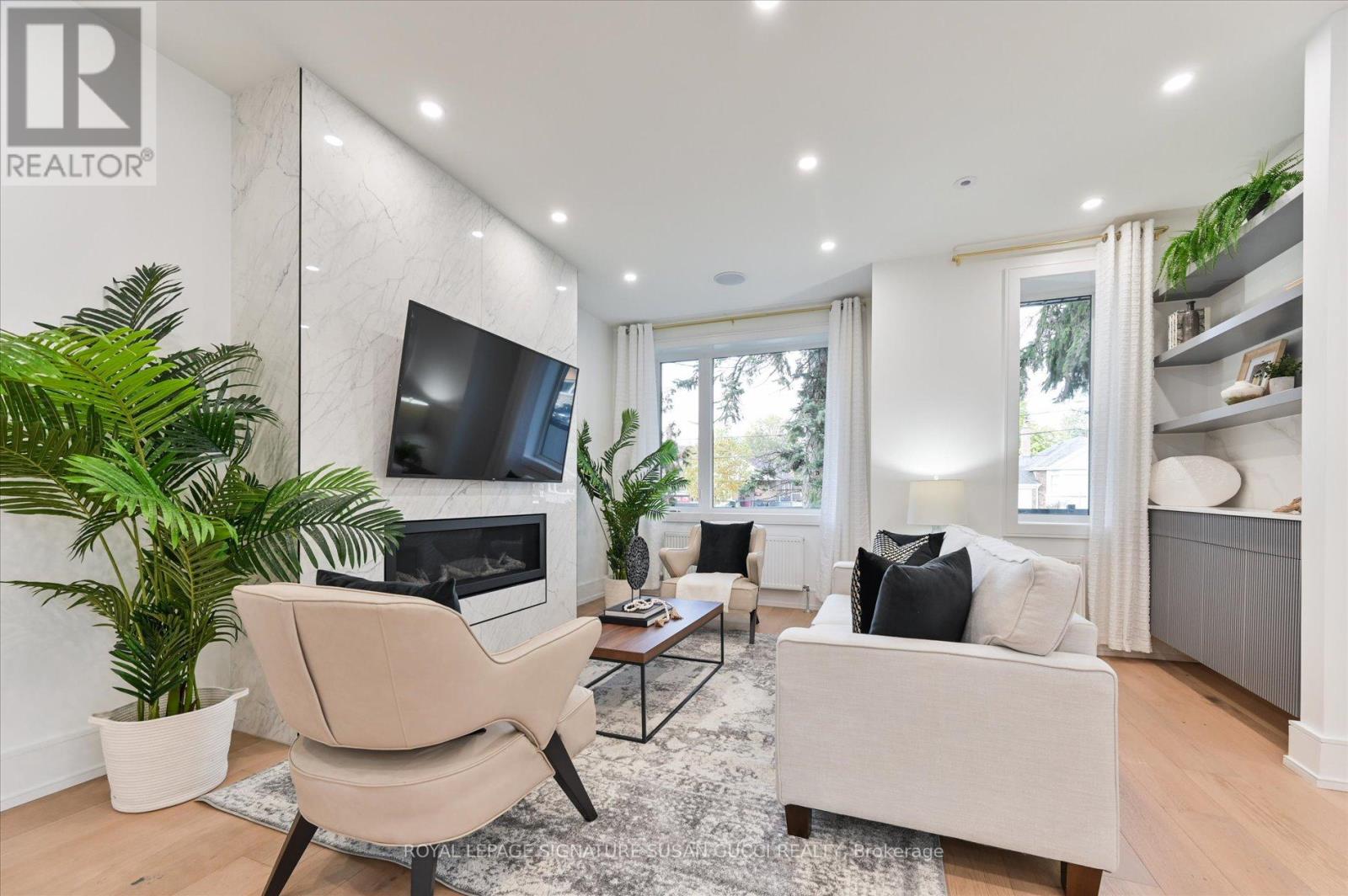 32 Treadway Boulevard, Toronto, Ontario  M4C 2Z7 - Photo 6 - E12783980