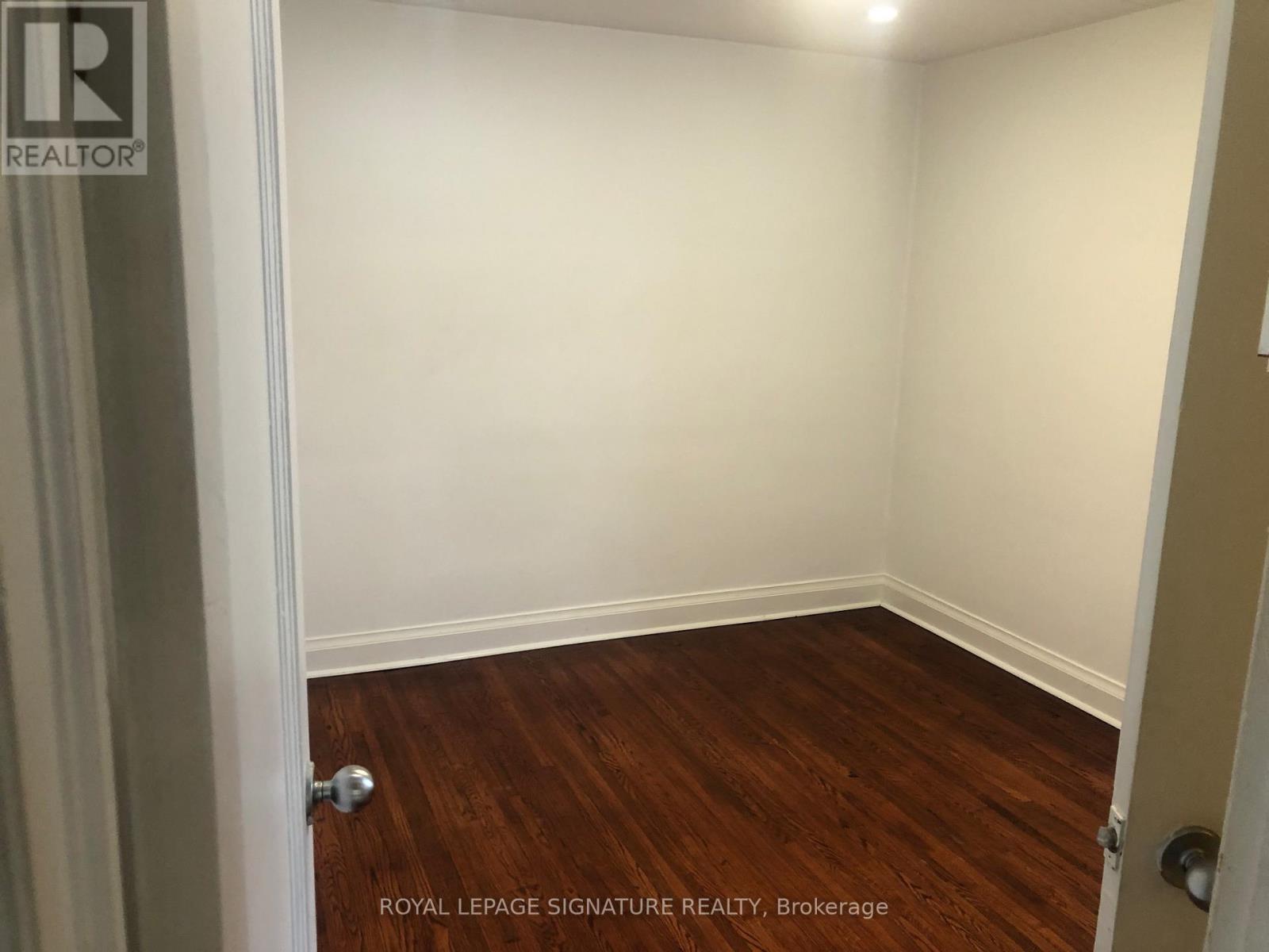 Main - 216 Donlands Avenue, Toronto, Ontario  M4J 3R1 - Photo 10 - E12784028