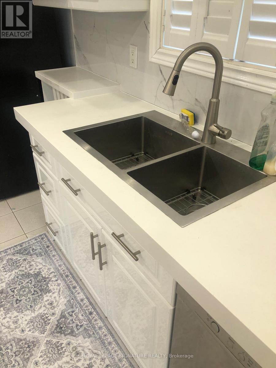 Main - 216 Donlands Avenue, Toronto, Ontario  M4J 3R1 - Photo 4 - E12784028