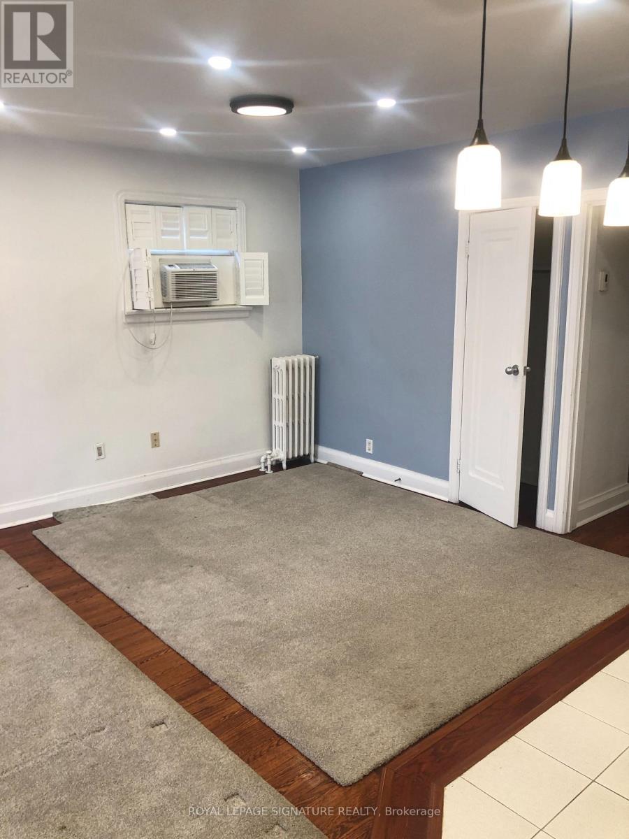 Main - 216 Donlands Avenue, Toronto, Ontario  M4J 3R1 - Photo 7 - E12784028