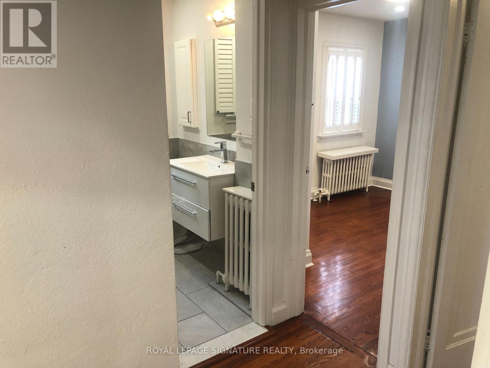 Main - 216 Donlands Avenue, Toronto, Ontario  M4J 3R1 - Photo 9 - E12784028