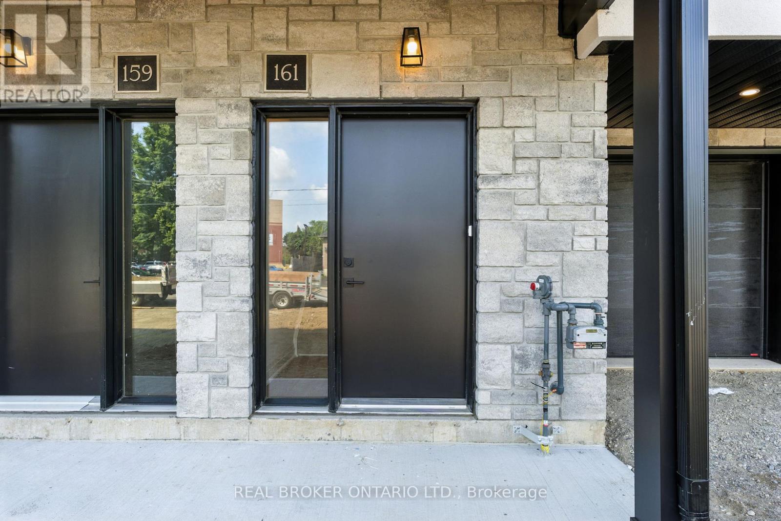 Unit 3 - 161 Fifth Avenue, Brant, Ontario  N3S 1A3 - Photo 2 - X12342963