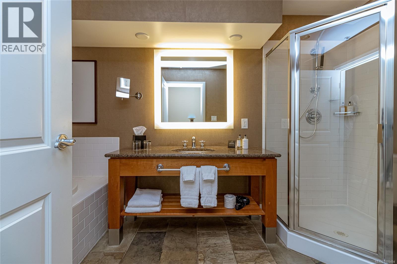 218-220 B 1376 Lynburne Pl, Langford, British Columbia  V9B 6S1 - Photo 10 - 1009494