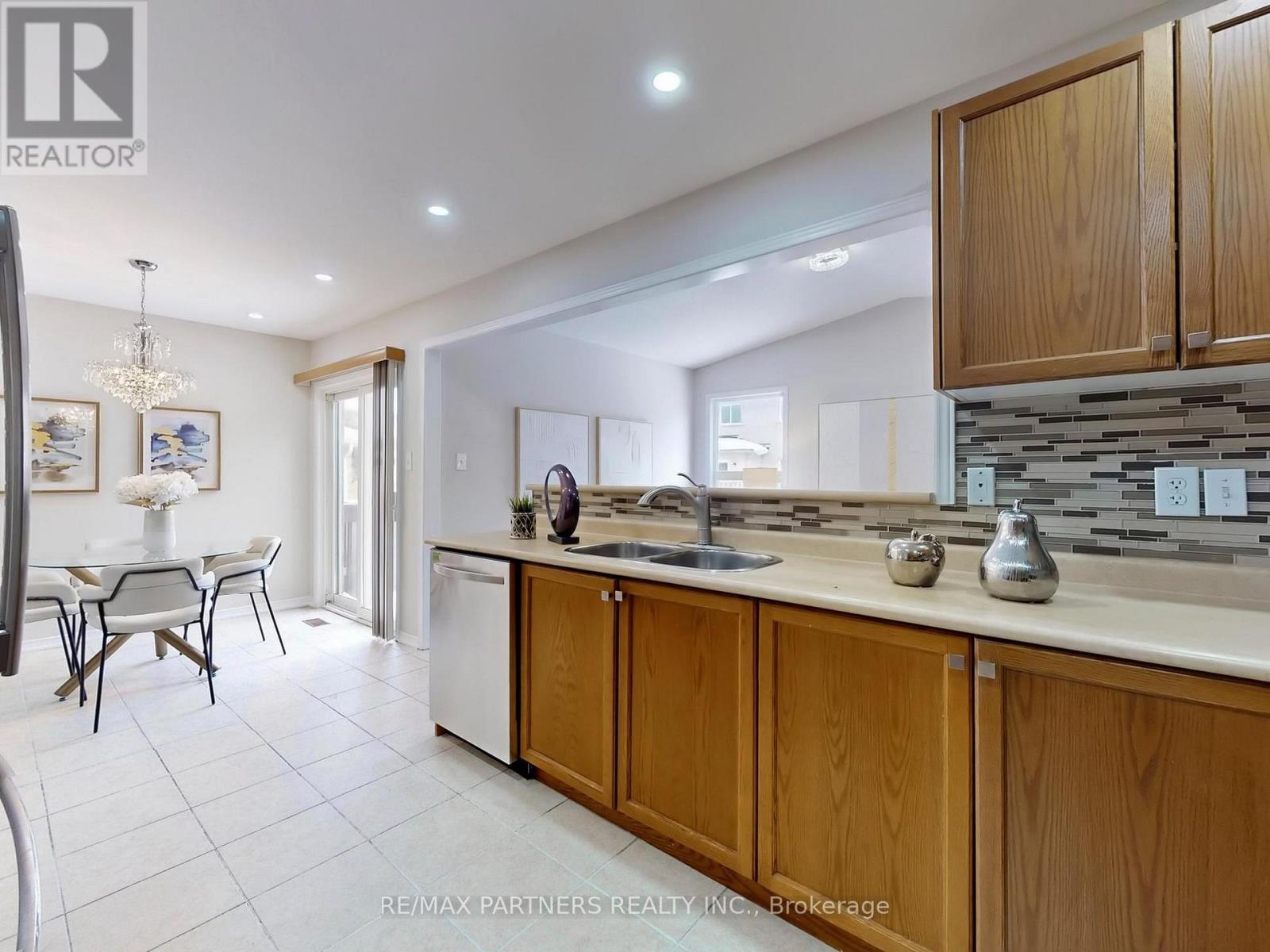 49 Charles Sturdy Road, Markham, Ontario  L6C 3E8 - Photo 10 - N12783964