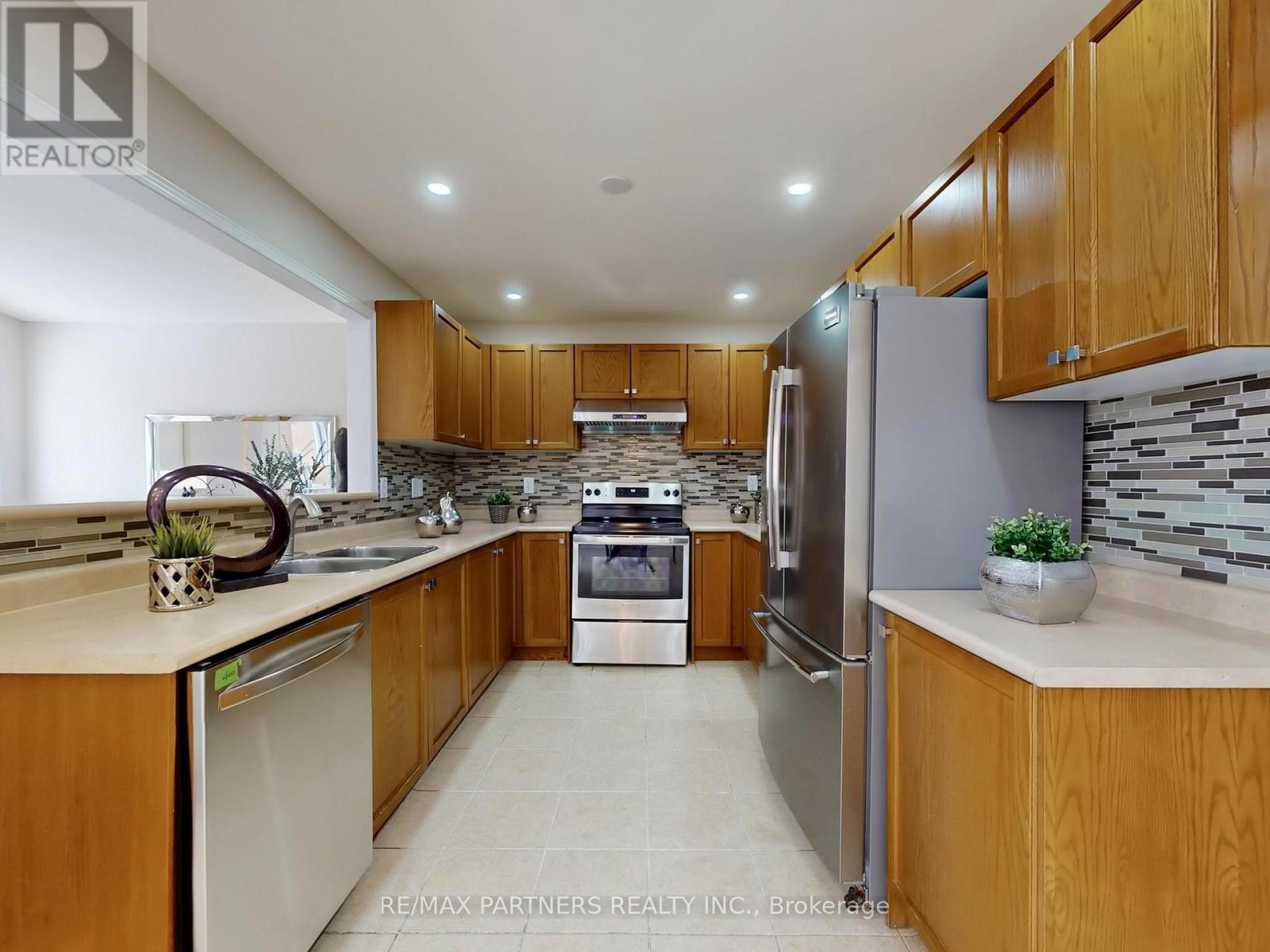 49 Charles Sturdy Road, Markham, Ontario  L6C 3E8 - Photo 9 - N12783964