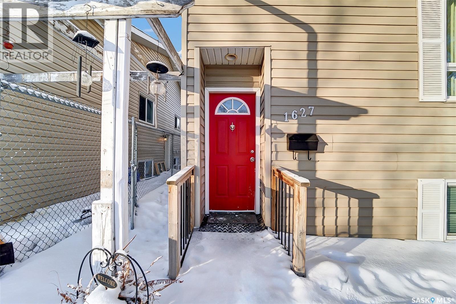 1627-1629 B Avenue N, Saskatoon, Saskatchewan  S7L 1H2 - Photo 2 - SK028406