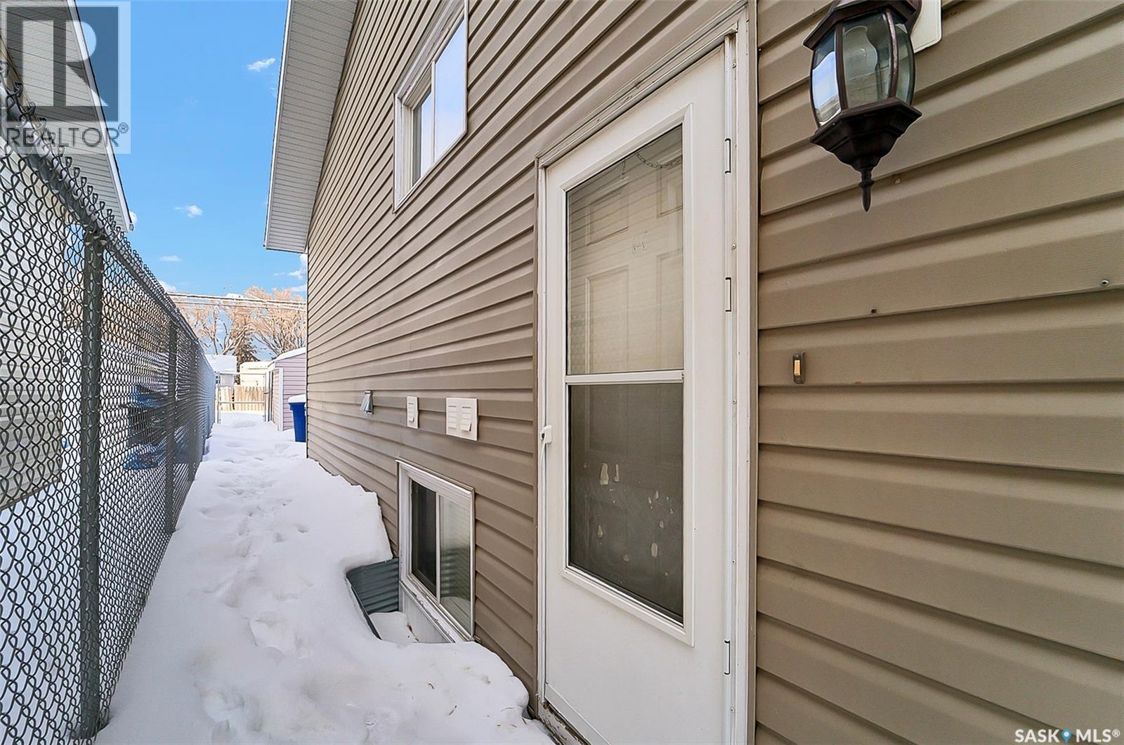 1627-1629 B Avenue N, Saskatoon, Saskatchewan  S7L 1H2 - Photo 23 - SK028406