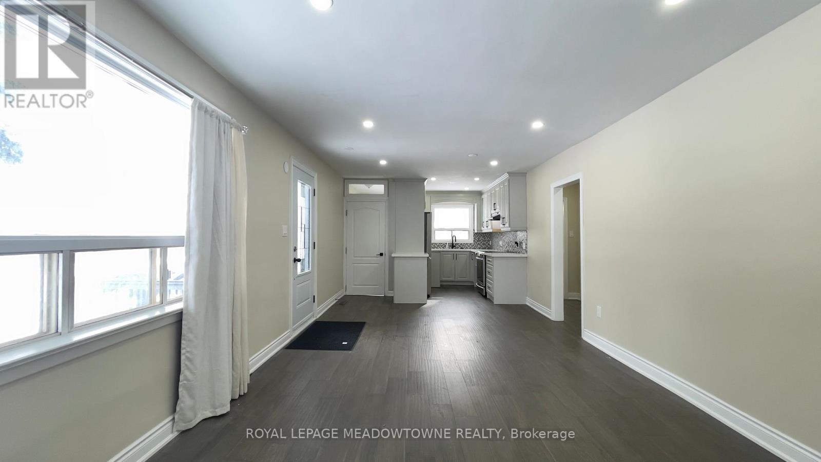 Main - 4 Keats Avenue, Halton Hills, Ontario  L7G 1T4 - Photo 5 - W12784004