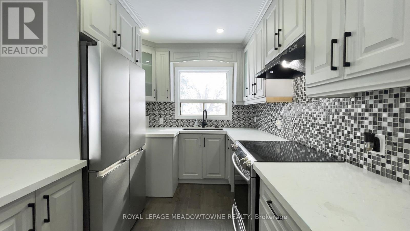 Main - 4 Keats Avenue, Halton Hills, Ontario  L7G 1T4 - Photo 8 - W12784004