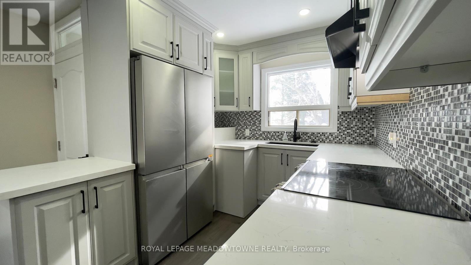 Main - 4 Keats Avenue, Halton Hills, Ontario  L7G 1T4 - Photo 9 - W12784004