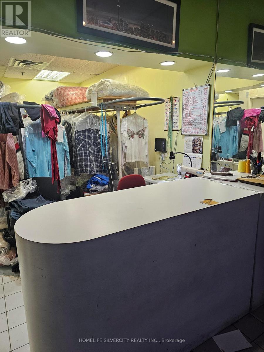 10 A - 227 Vodden Street E, Brampton (Madoc), Ontario  L6V 1N2 - Photo 3 - W12784050