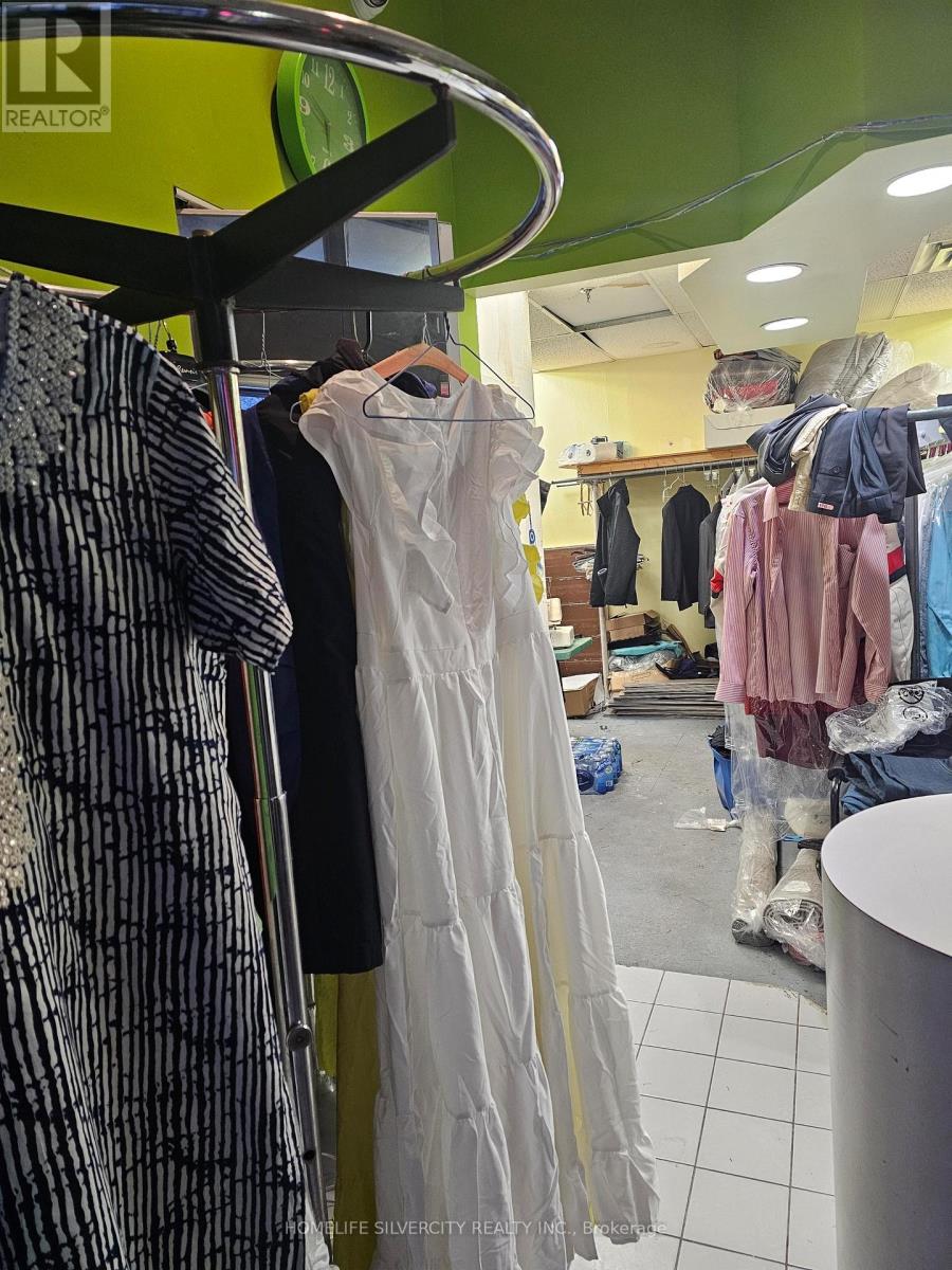 10 A - 227 Vodden Street E, Brampton (Madoc), Ontario  L6V 1N2 - Photo 5 - W12784050