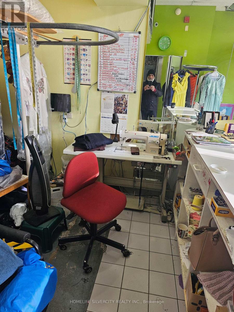 10 A - 227 Vodden Street E, Brampton (Madoc), Ontario  L6V 1N2 - Photo 8 - W12784050