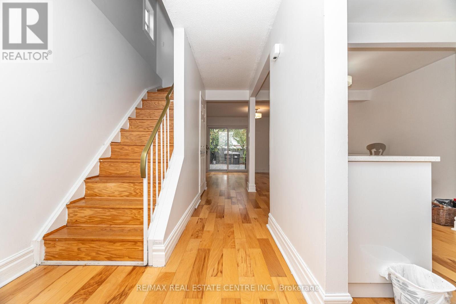 26 Haley Court, Brampton, Ontario  L6S 1N6 - Photo 3 - W12784054